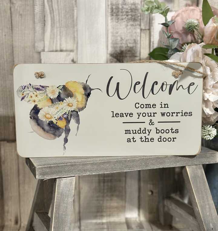 Welcome Bee Sign