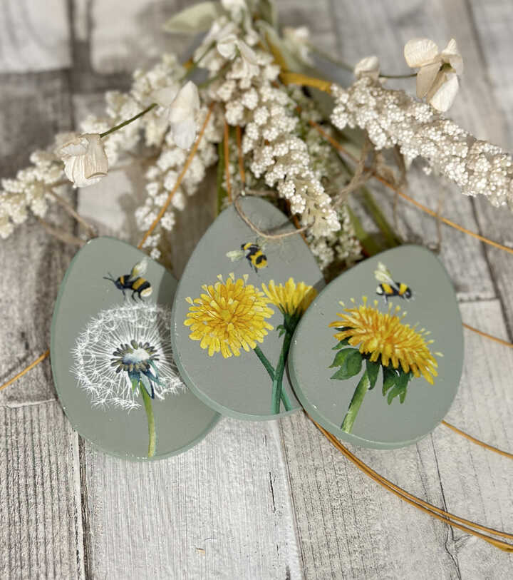 Gisela Graham Wooden Dandelion And Bee Hanging Egg