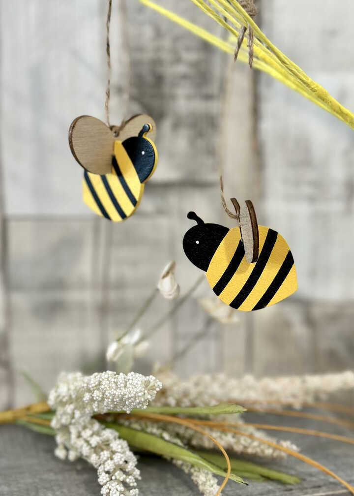 Rustic Wooden Hanging Bee